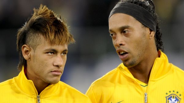 صورة أرشيفية لرونالدينيو ونيمار