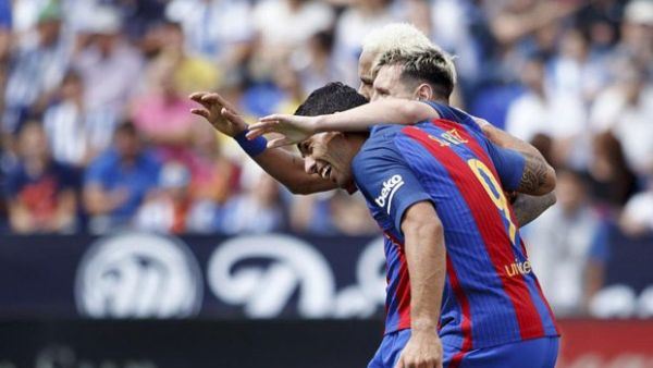 ثلاثي برشلونة الهجومي خلال المباراة