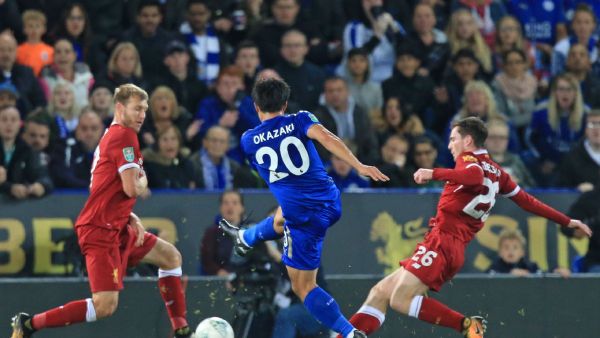 أوكازاكي (وسط) يقود الثعالب للتغلب على الريدز