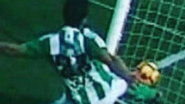 لقطة هدف برشلونة الذي لم يحتسبه الحكم