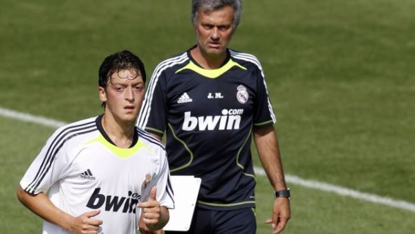 صورة أرشيفية لمورينيو وأوزيل