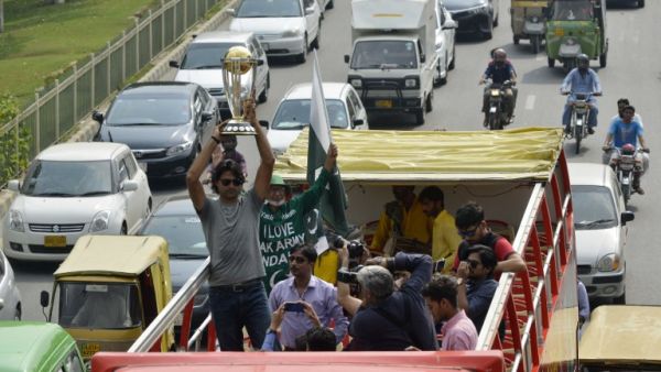 Pakistani cricketer Mohammad Irfan holds the 2019 ICC Cricket World Cup trophy atop a bus during a parade event in Lahore on October 3, 2018. The 2019 Cricket World Cup is the scheduled to be hosted by England and Wales from May 30th to July 14th of 2019.
ARIF ALI / AFP