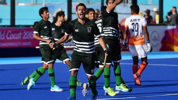 Pakistan players celebrate their 2-2 draw against India after their men's field hockey match between India and Pakistan at the 2018 Gold Coast Commonwealth Games on the Gold Coast on April 7, 2018.
Anthony WALLACE / AFP