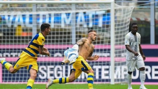 ديماركو يحتفل بهدفه الجميل