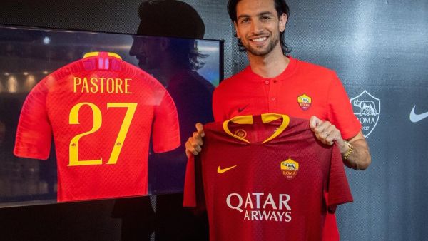 باستوري يعرض قميص فريقه الجديد