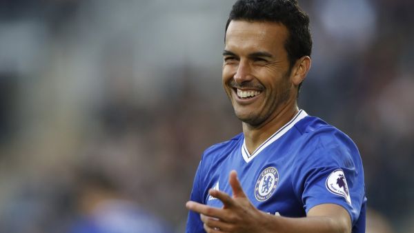 بيدرو يحتفل بهدفه