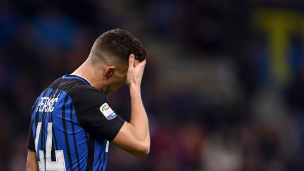 خيبة الأمل واضحة على معالم النجم إيفان بيريشيتش جناح إنتر