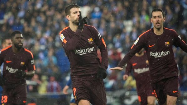 بيكيه يطالب جماهير إسبانيول بالصمت احتفالاً بهدفه