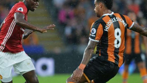 بول بوغبا (يسار) خلال المباراة