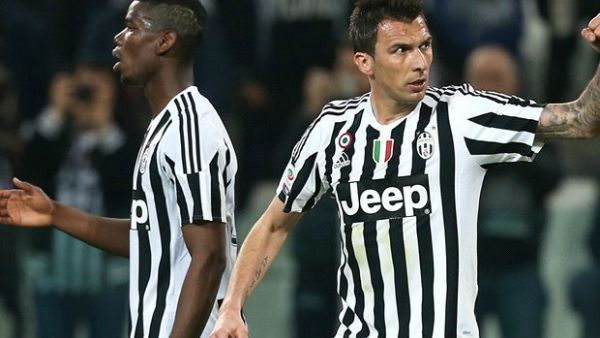 ماندجوكيتش (يمين) يقود اليوفي للفوز