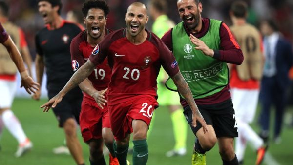 كواريزما يحتفل بركلته الفائزة