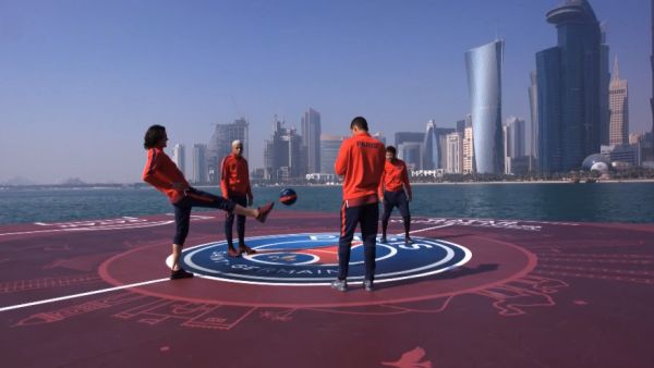 PSG players Edinson Cavani, Kylian Mbappe, Thiago Silva, and Neymar played atop a floating football pitch against the dramatic backdrop of Doha’s glittering skyline. (Photo: Twitter)