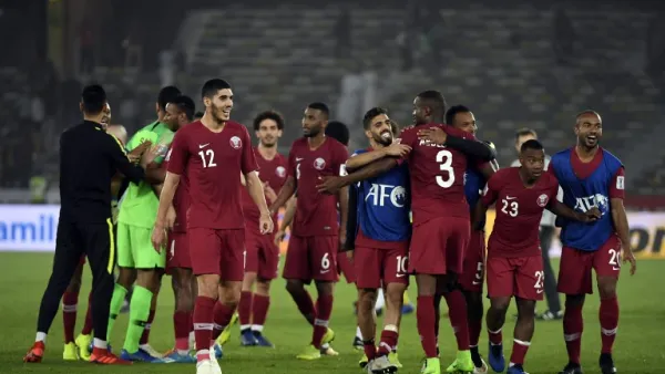 لاعبو قطر يحتفلون بالتأهل