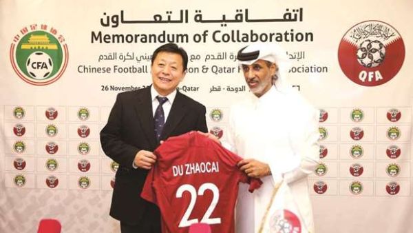 QFA president Sheikh Hamad bin Khalifa bin Ahmed al-Thani (right) with Vice Sports Minister of China and CFA acting president Du Zhaocai. (Photo: Gulf Times)