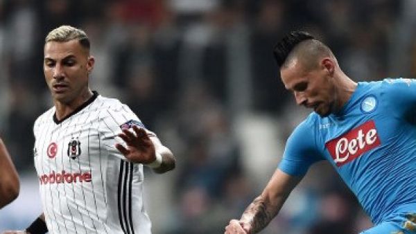 هامشيك (يمين) وكواريزما خلال المباراة