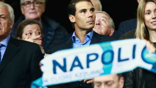 نادال يتابع المباراة من المدرجات