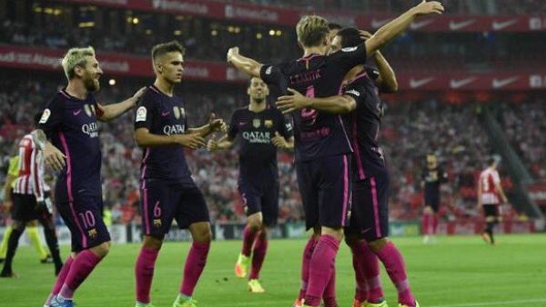 لاعبو برشلونة يحتفلون بهدف راكيتيتش