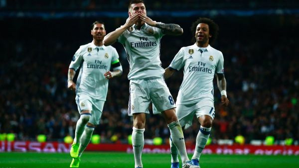 كروس يحتفل بهدفه