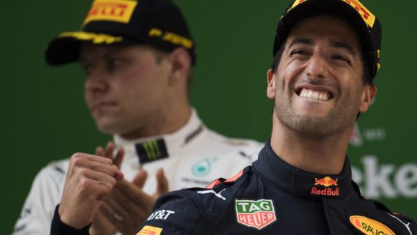 ريكياردو يحتفل بفوزه