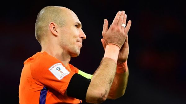 روبن يحيي جماهير هولندا بعد الفشل في التأهل للملحق الأوروبي