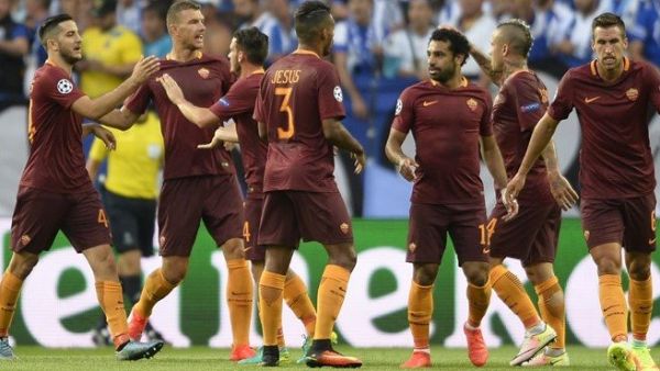 لاعبو أودينيزي يحتفلون بأحد الأهداف