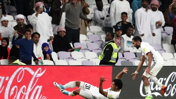 رومارينيو يحتفل بهدفه على طريقته الخاصة