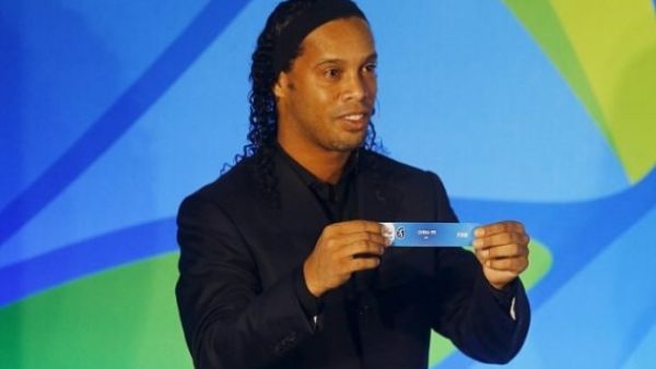 الأسطورة البرازيلية رونالدينيو خلال القرعة