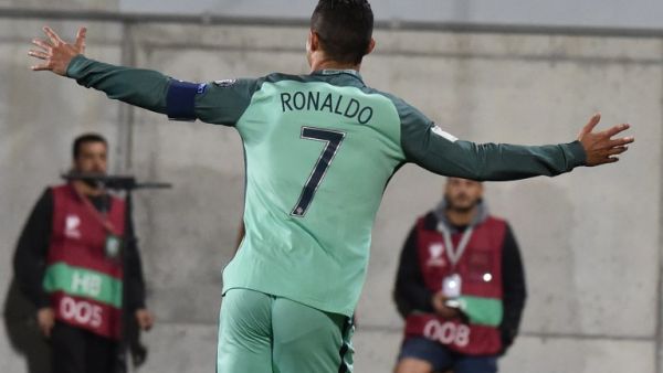 رونالدو يحتفل بهدفه في شباك آندورا