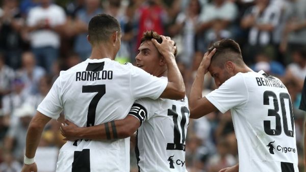 ديبالا يهنىء رونالدو بهدفه