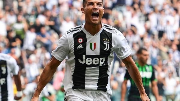 رونالدو يحتفل خلال المباراة