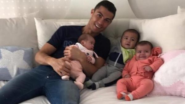 رونالدو رفقة أطفاله