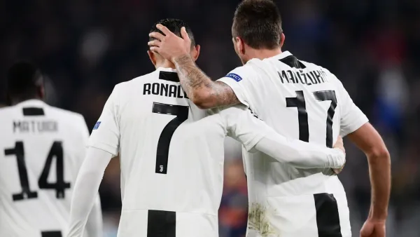 ماندجوكيتش ورونالدو يحتفلان بالهدف
