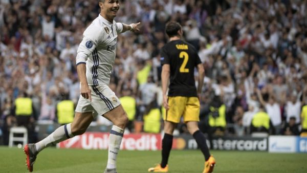 رونالدو يحتفل بأحد أهدافه خلال المباراة