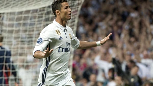 رونالدو يسجل 5 أهداف في مباراتين في شباك العملاق مانويل نوير