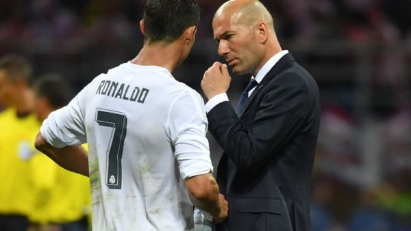 Real Madrid's Portuguese forward Cristiano Ronaldo (L) speaks with French coach Zinedine Zidane