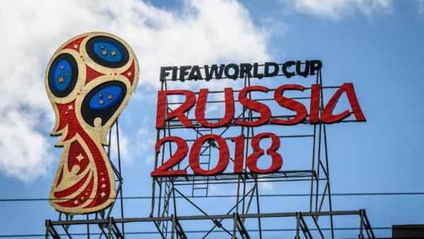 A picture taken on June 6, 2018 shows the 2018 FIFA World Cup logo on top of a building in Moscow.
Mladen ANTONOV / AFP