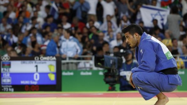 Israel's Sagi Muki reacts after losing to Azerbaijan's Rustam Orujov during their men's -73kg judo contest semifinal B match of the Rio 2016 Olympic Games in Rio de Janeiro on August 8, 2016.
Jack GUEZ / AFP