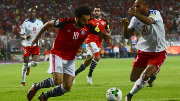 صلاح (يسار) يقود مصر للمونديال الروسي