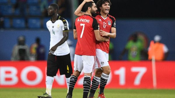 Egypt's defender Ahmed Fathi (L) and Egypt's midfielder Mohamed Elneny celebrate at the end of the 2017 Africa Cup of Nations group D football match between Egypt and Ghana in Port-Gentil on January 25, 2017.
Justin TALLIS / AFP