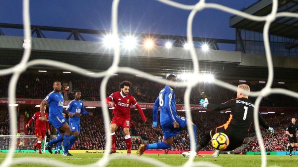 صلاح يواصل التألق ويرفع رصيده إلى 17 هدفاً ليستمر في مطاردة هاري كاين متصدر هدافي الدوري الإنجليزي بفارق هدف واحد.