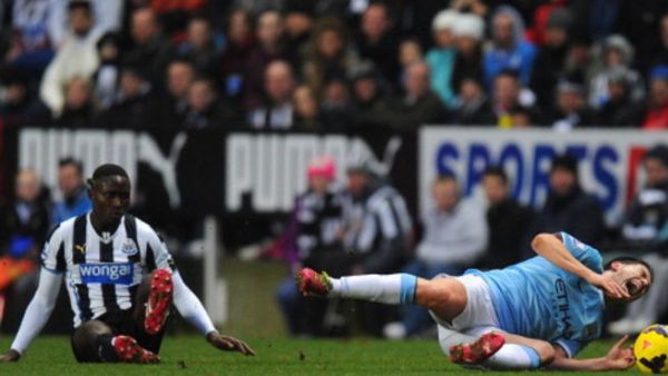 Nasri suffers knee ligament damage
