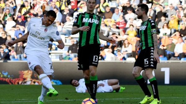 باكا يسدد على مرمى ساسوولو