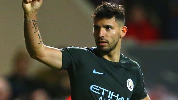 أغويرو يحتفل بهدفه