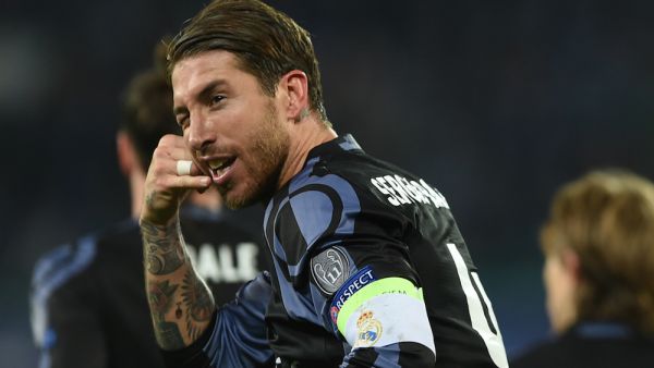 راموس يحتفل بطريقة "الهاتف"