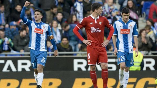 مورينو (يسار) يحتفل بهدفه