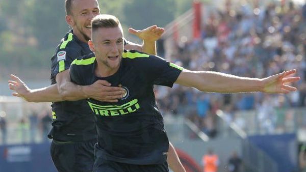 سكرينيار يحتفل بهدفه