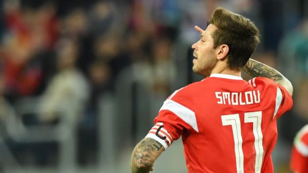 سمولوف يسجل مرتين وينقذ روسيا من الخسارة