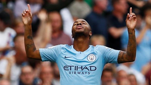 ستيرلينغ يحتفل بهدفه