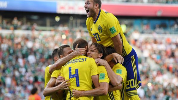 فرحة سويدية بعد التأهل المقنع