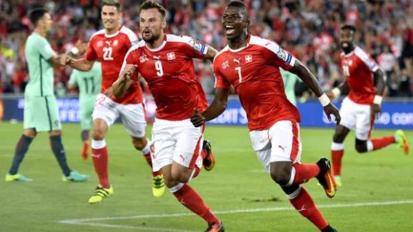 سويسرا تصعق أبطال أوروبا